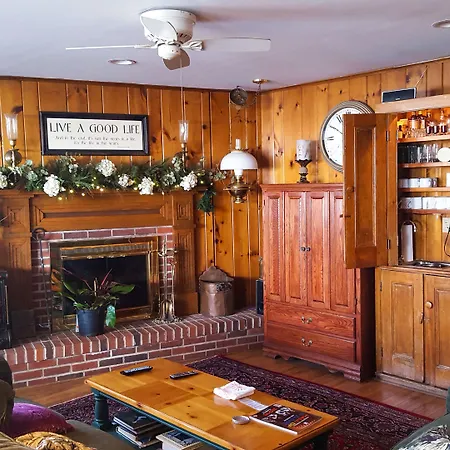 The White House Inn-2